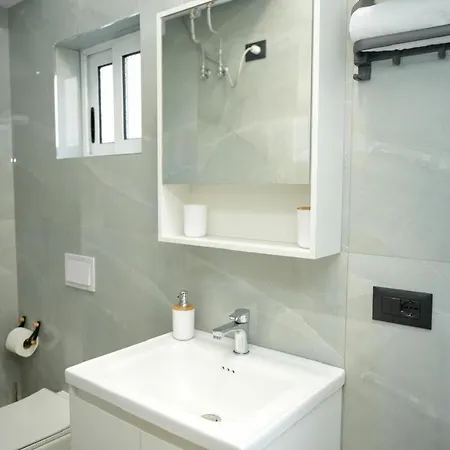 Bougainvilla Apartment *