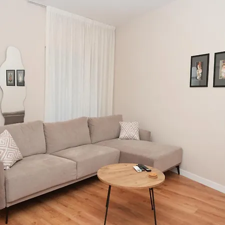 Bougainvilla Apartment *