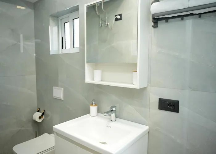 Bougainvilla Apartment *