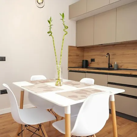 Bougainvilla 地拉那