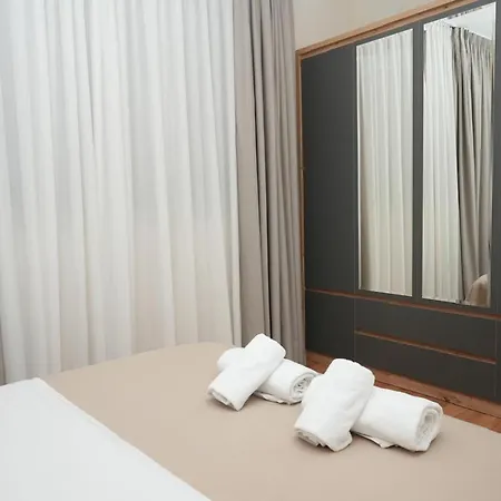 Bougainvilla Τίρανα