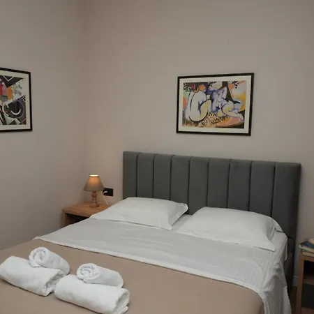 Bougainvilla 地拉那