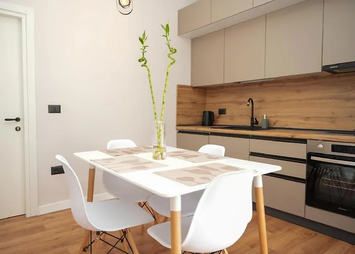 Bougainvilla Τίρανα